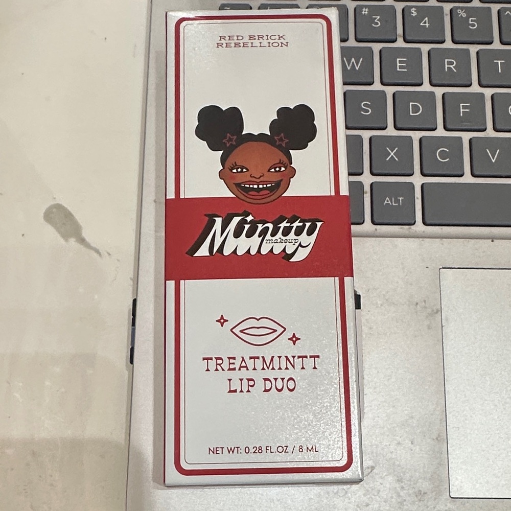 NIP Mintty Make-Up Treatmintt Lip Duo in Red Brick Rebellion